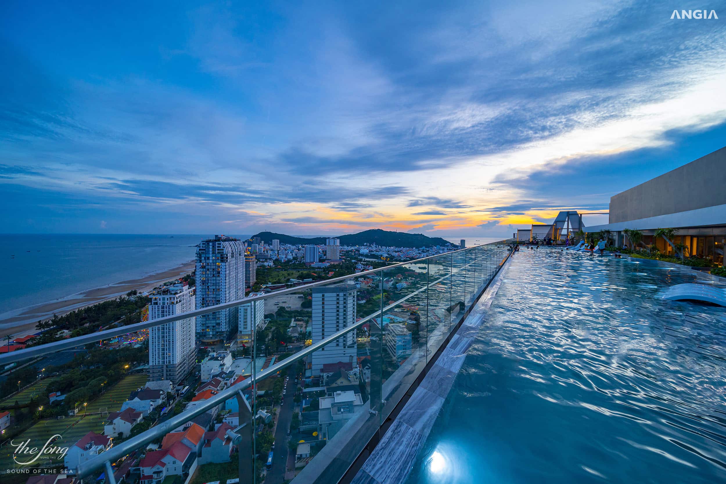 Hồ bơi vô cực là điểm nhất độc đáo nhất tại The Sóng